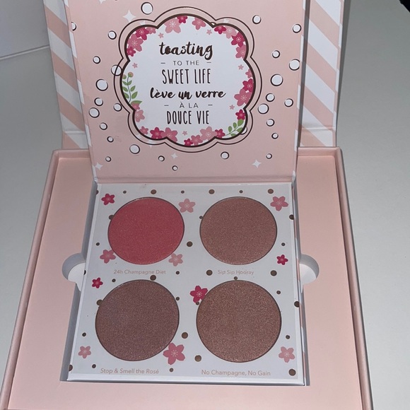 Beauty Bakerie Other - Beauty Bakerie Cotton Candy Champagne Blushlighter Palette